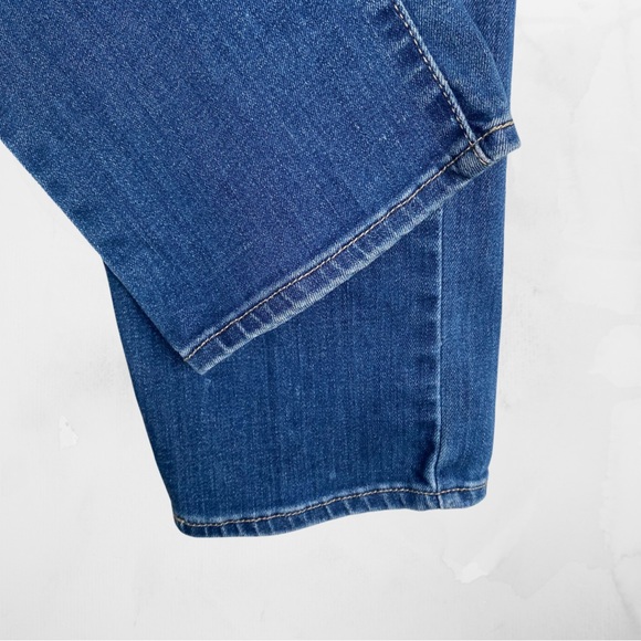 Levis 312 Shaping Slim High Waisted Medium Wash Jeans - Size 28 - Picture 7 of 9